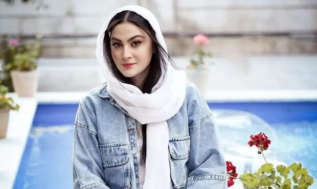 تصاویر؛ استایل متفاوت مریم مؤمن با پوشش جین در جشنواره «هُمام»