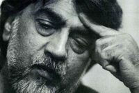 انتقادها به سنگ مزار قیصر: 18 سال است که کاری نمی‌کنند!