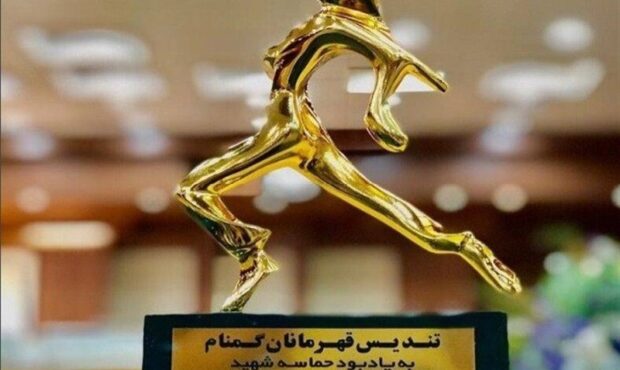 تقدیم تندیس یادبود شهید دریاقلی به خانواده شهید حاجیزاده تقدیم تندیس یادبود شهید دریاقلی به خانواده شهید حاجیزاده