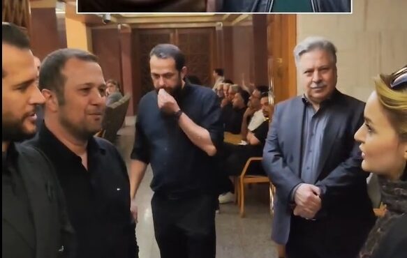 حضور احساسی و دلگرم کننده نیلوفر پارسا در مراسم ختم پدر پارتنرش در سریال «آوای باران»، سیاوش خیرابی+ تسلیت ویژه مژده لواسانی