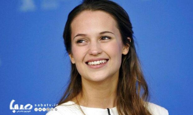 انیمیشن «درب چرخشی» با صداپیشگی آلیسیا ویکاندر