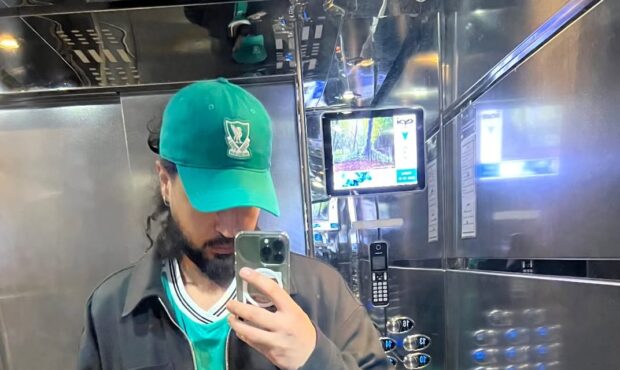 استایل جذاب مهرداد صدیقیان در سلفی آسانسوری؛ سادگی با طعم ستاره بودن! استایل جذاب مهرداد صدیقیان در سلفی آسانسوری؛ سادگی با طعم ستاره بودن!