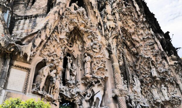 تاثیر مذهب بر معماری شرق و غرب چه بوده است؟ تاثیر مذهب بر معماری شرق و غرب چه بوده است؟