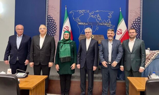 نشست بقائی با نمایندگان هم‌وطنان زرتشتی، آشوری، کلیمی و ارمنی در مجلس