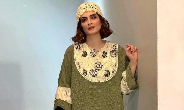 تصاویر؛ الناز ملک با استایل «هنری و زیتونی» در پشت صحنه تئاتر جدیدش تصاویر؛ الناز ملک با استایل «هنری و زیتونی» در پشت صحنه تئاتر جدیدش