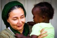 سفر زمان| «کتایون ریاحی» در کنار قحطی‌زدگان آفریقایی؛ سال ۱۳۹۰ + عکس