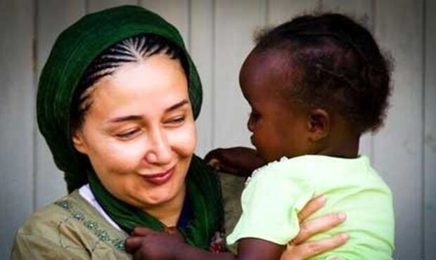 سفر زمان| «کتایون ریاحی» در کنار قحطی‌زدگان آفریقایی؛ سال ۱۳۹۰ + عکس