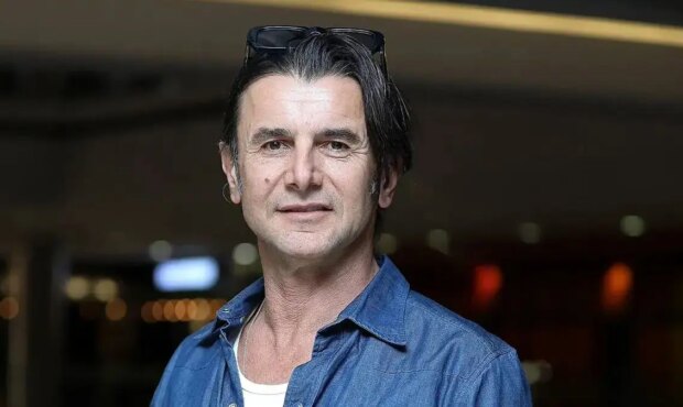 امین حیایی با پیراهن لی و عینک تیره در اکران «غریزه»/ استقبال مردم از ستاره سینما