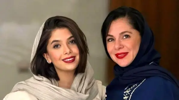 عکس ها / نفس بازغی با این استایل دلبرانه وارد دنیای زنانه شد … رونمایی نفس خانم در اختتامیه جشنواره همام با عبور جذابش از دنیای دخترانه …