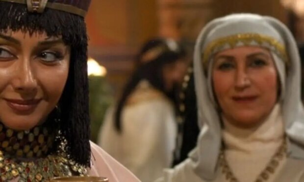 چهرۀ «کاریماما، دایۀ زلیخا» در مراسم تقدیر از سریال «یوسف پیامبر»؛ سال 87 چهرۀ «کاریماما، دایۀ زلیخا» در مراسم تقدیر از سریال «یوسف پیامبر»؛ سال 87