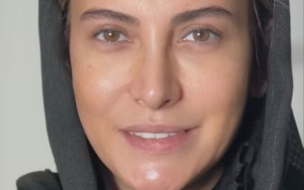 چهره فریبا نادری بدون آرایش ؛ از زمین تا آسمون چهرش عوض میشه… چهره فریبا نادری بدون آرایش ؛ از زمین تا آسمون چهرش عوض میشه…