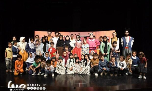 خانه نمایش امید حوزه هنری در هفته نوجوان خانه نمایش امید حوزه هنری در هفته نوجوان