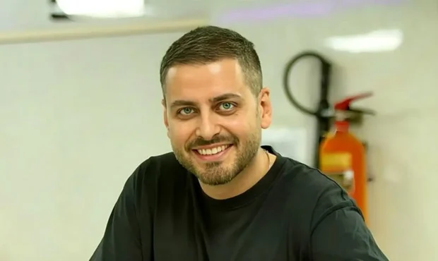 بازگشت محمدعلی سریال آنام با چهرهای دگرگون و استایلی خاص در 41 سالگی/ انگار خودش نیست . . . بازگشت محمدعلی سریال آنام با چهرهای دگرگون و استایلی خاص در 41 سالگی/ انگار خودش نیست . . .