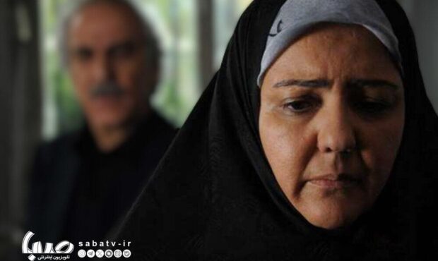 زویا امامی در کنار پسرش آرام میگیرد زویا امامی در کنار پسرش آرام میگیرد