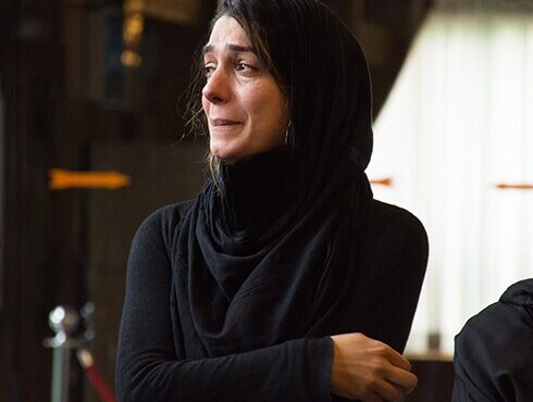 نگاهی به چهره غمزده و حال آشفته امین زندگانی و الیکا عبدالرزاقی در مجلس ختم بازیگر پیشکسوت ایرانی