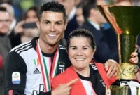 فیلم/ رونالدو: مادرم وقتی بازی مهم مرا دید دندان هایش شکست /به او گفتم پدر ندارم نمیخواهم مادر هم نداشته باشم