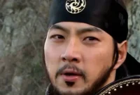 نگاهی به چیدمان منزل شیک و مدرن جومونگ و همسر وکیلش / از کمد دیواری و مبلمان کلاسیک تا تابلو دیواری هنری