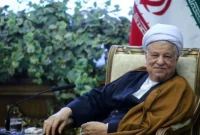 عکس ها /  نگاهی به چیدمان اعلای خانه آیت الله هاشمی رفسنجانی با تابلو فرش ابریشمی و فرش های ایرانی / عکس های خاطره انگیز روی در و دیوار نمای دلچسبی دارد